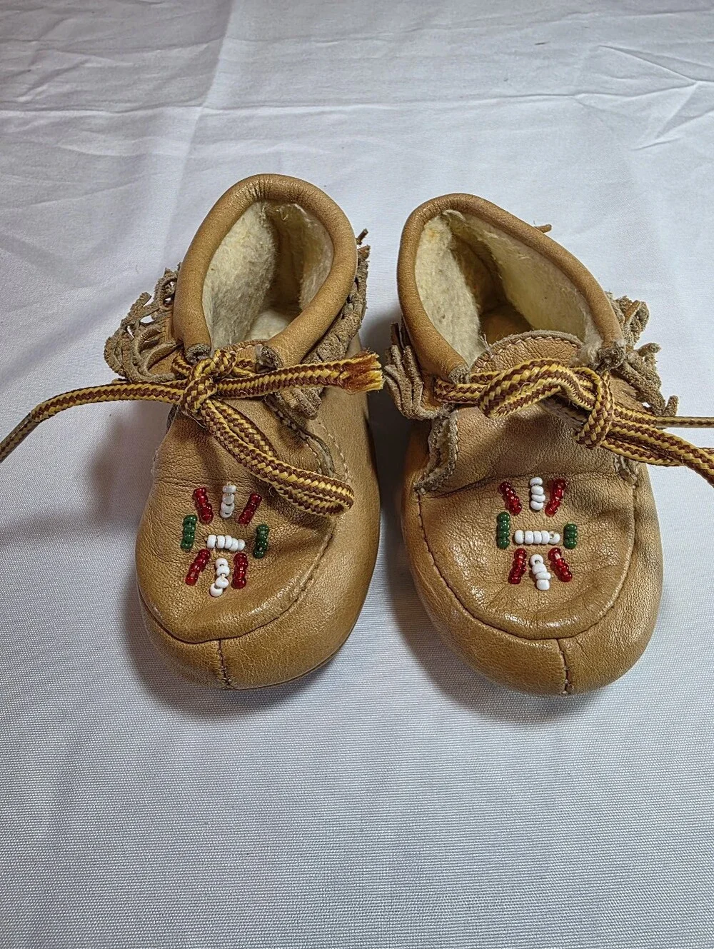 Vintage Baby Tan Leather Minnetonka Moccasin Shoes w Bead Detail Size 3 EUC